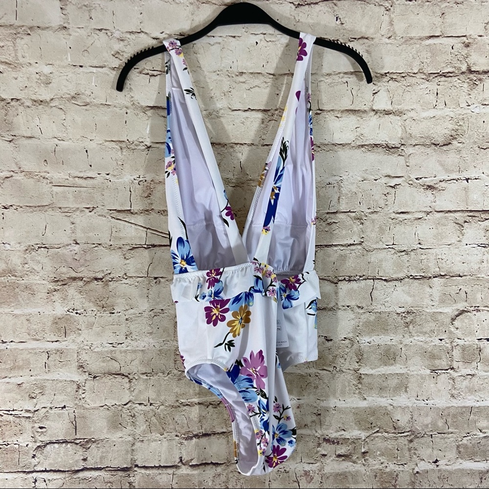 NWT Cupshe white floral one piece swimsuit medium - Picture 2 of 8